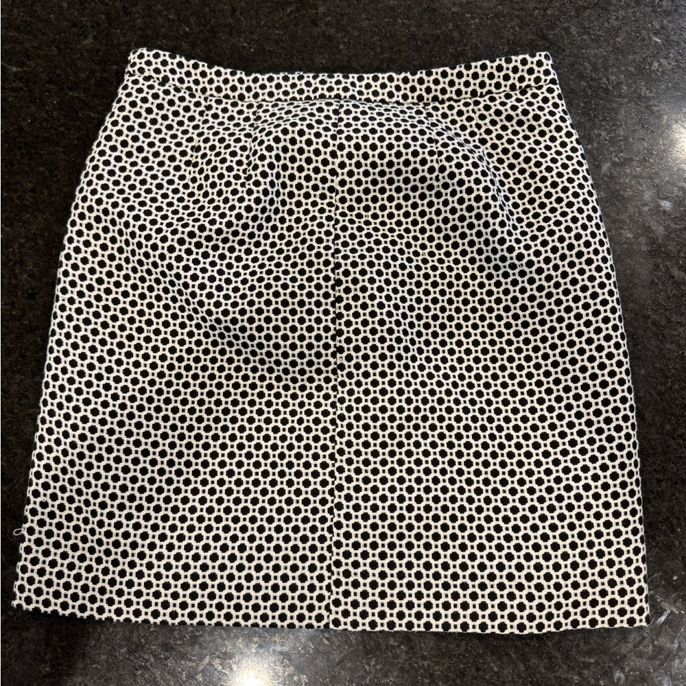 LOFT Black and White Circle Pattern Mini Skirt size 4